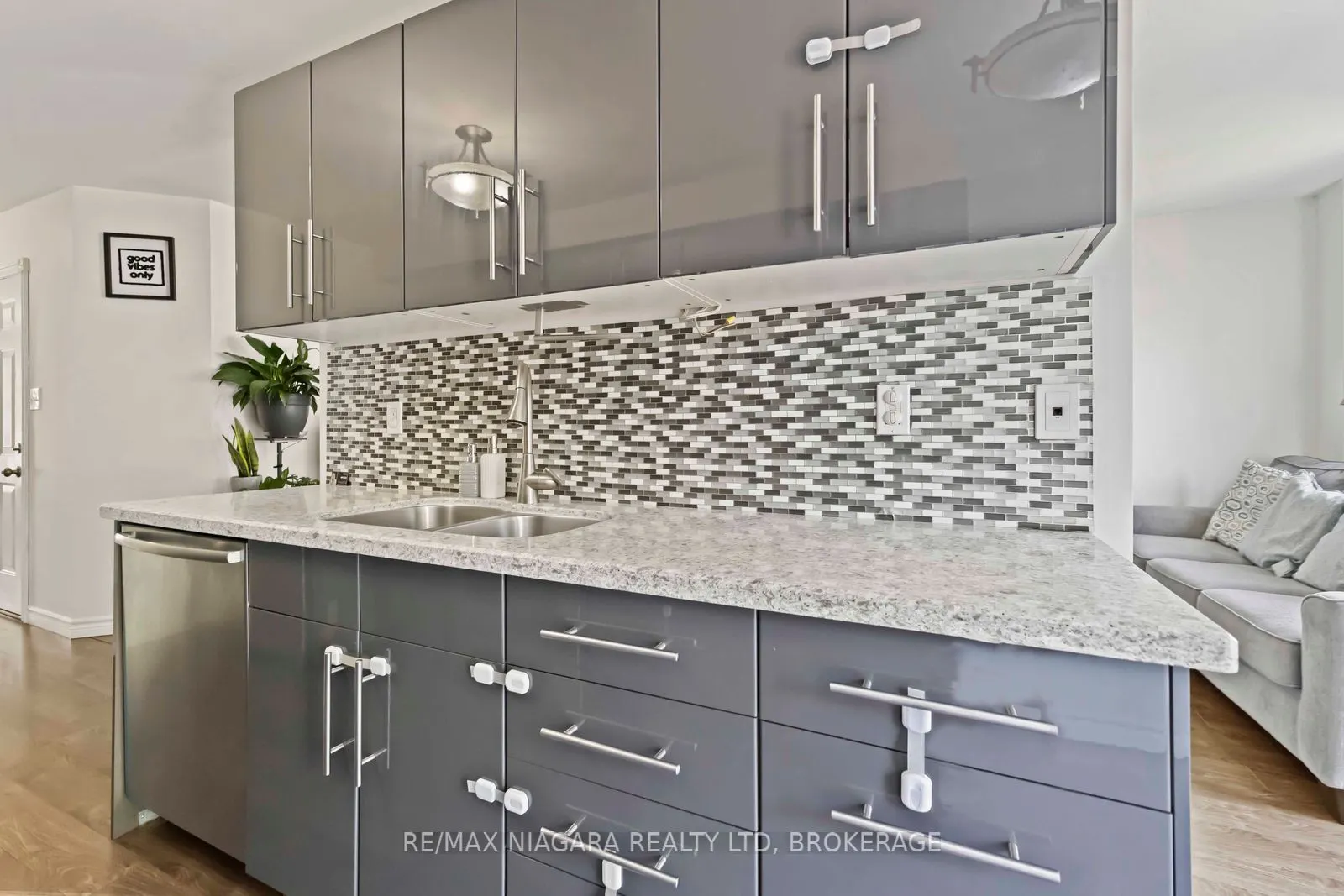 9 Lakeshore Road, #2