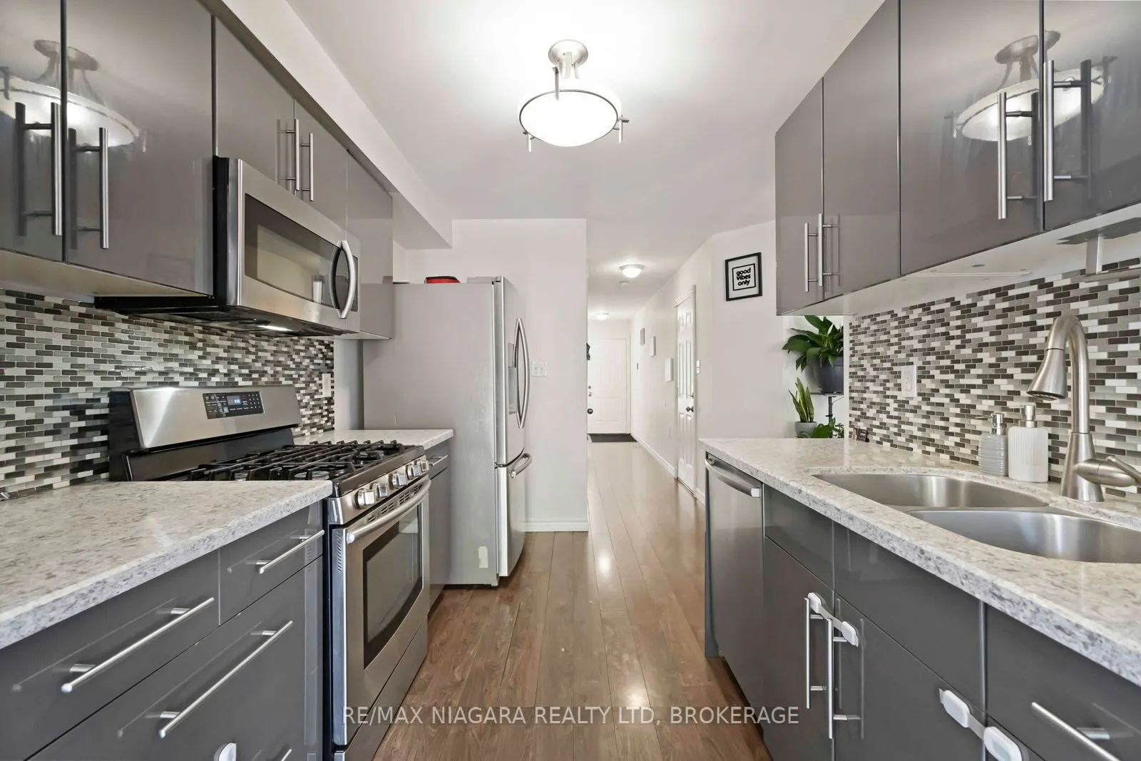 9 Lakeshore Road, #2