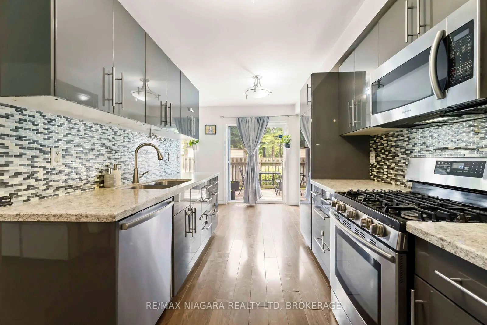 9 Lakeshore Road, #2