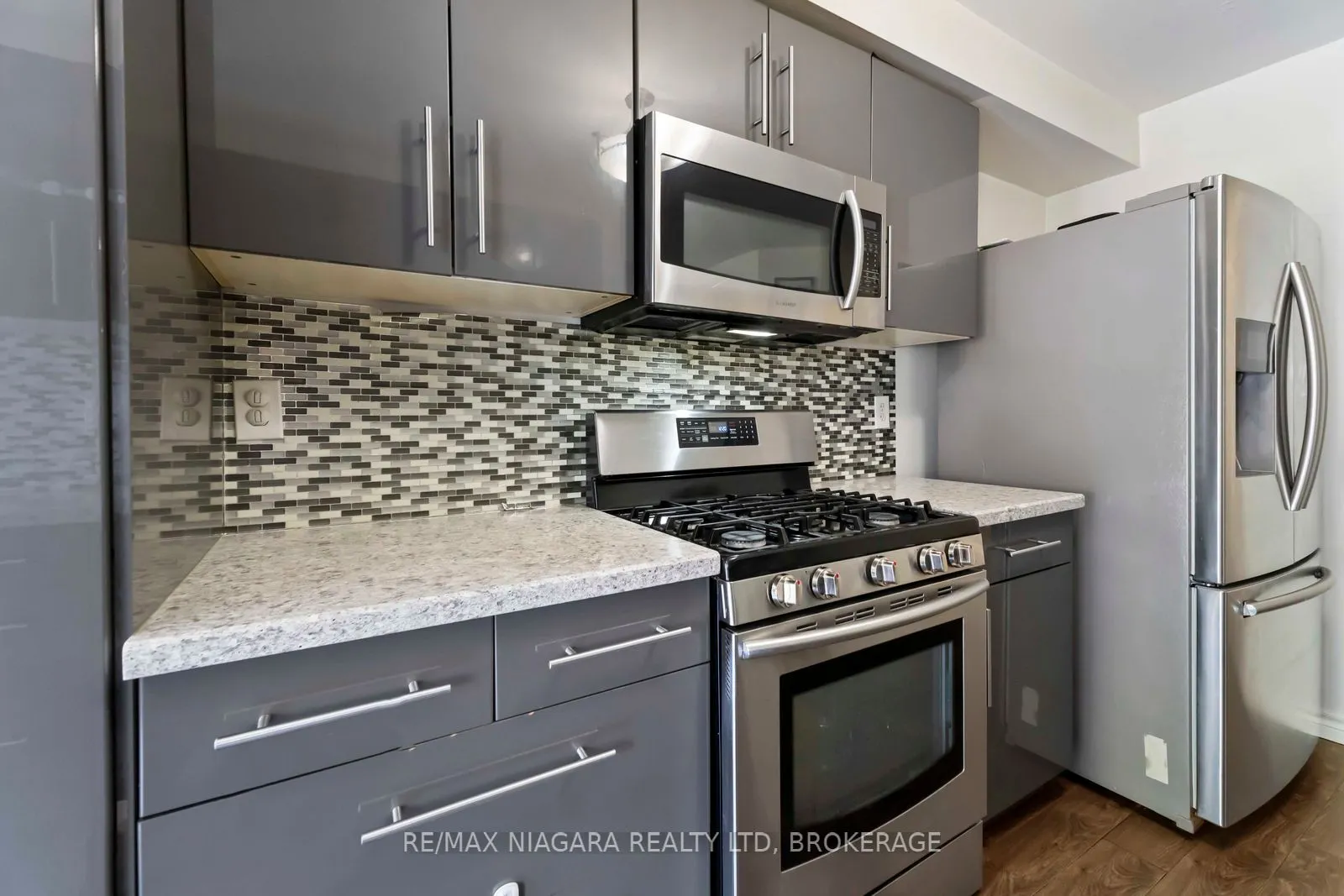 9 Lakeshore Road, #2