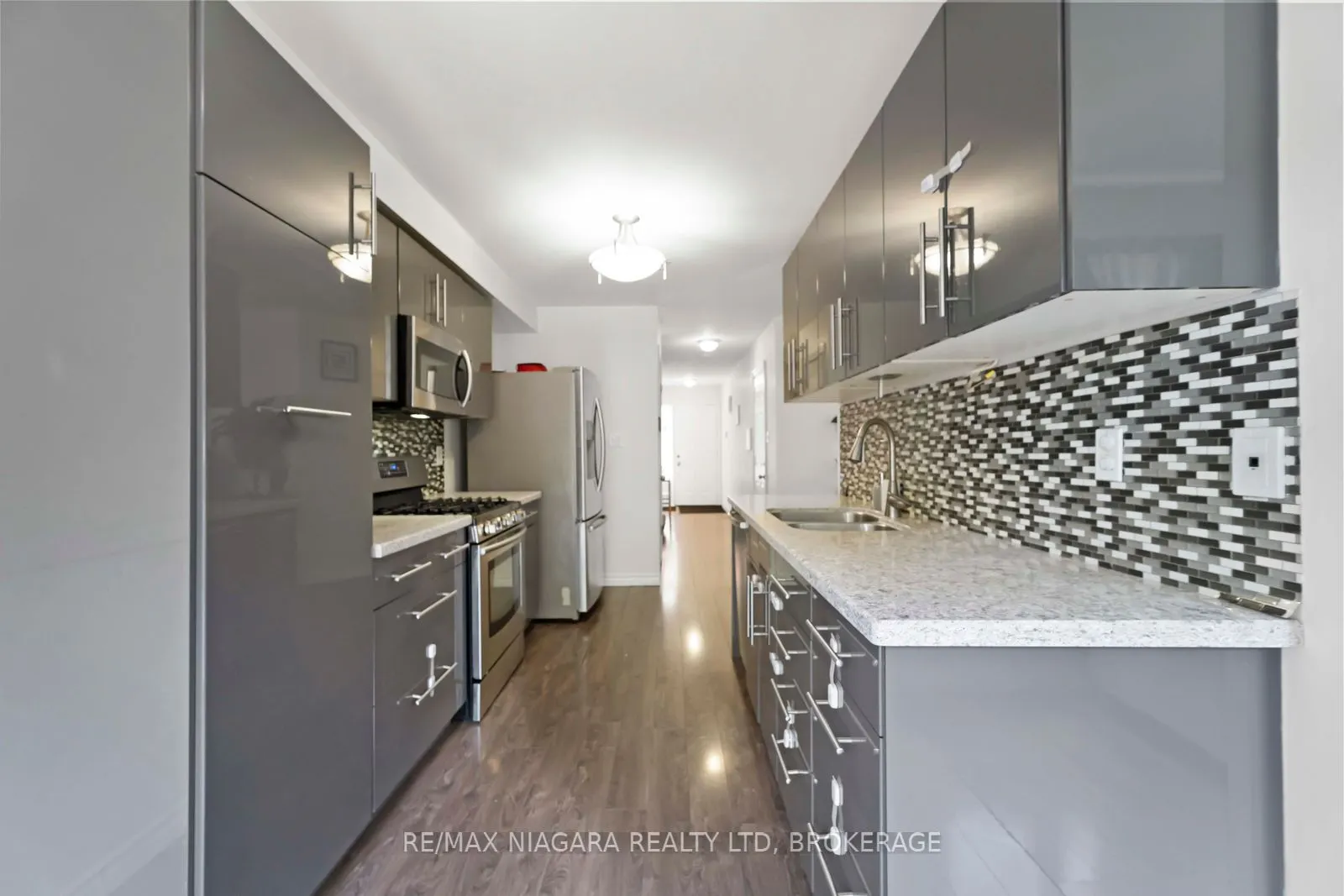 9 Lakeshore Road, #2