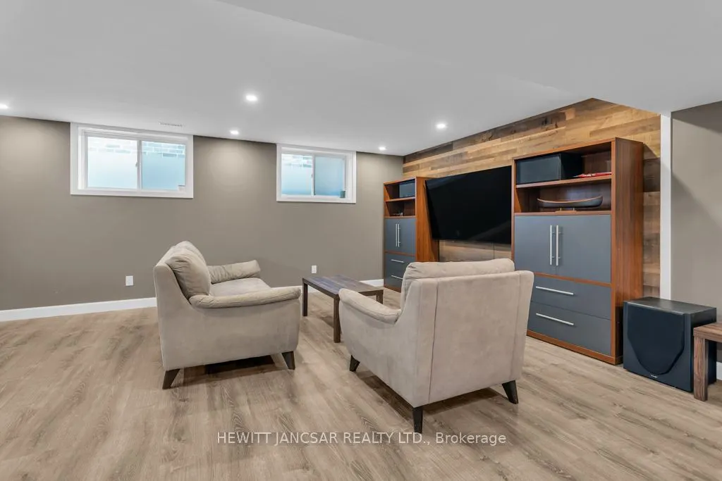 424 Alan Crescent