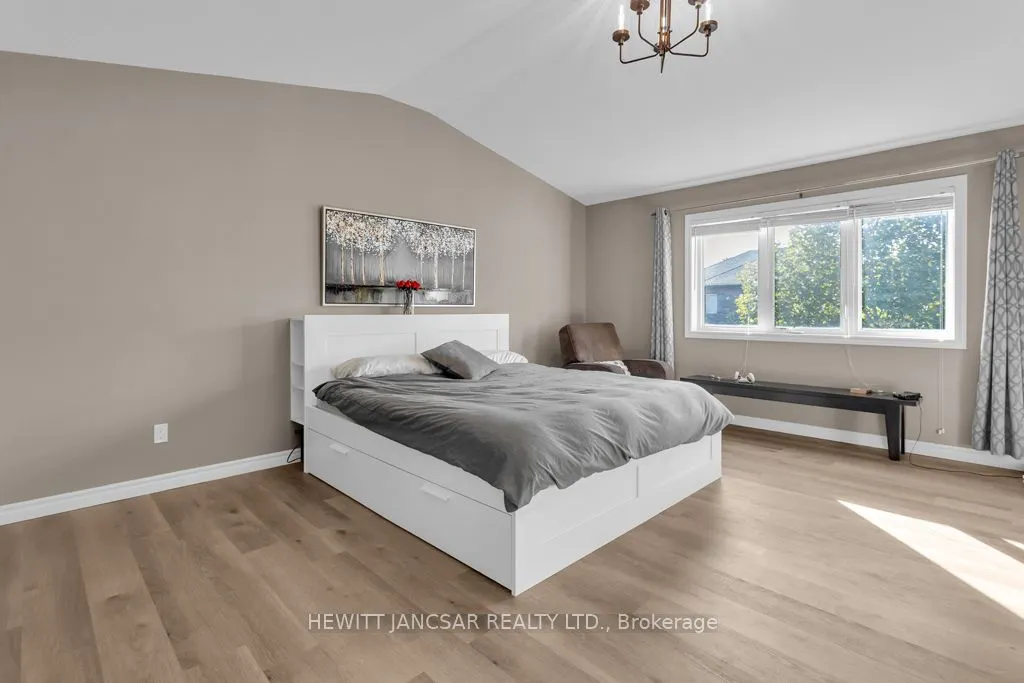 424 Alan Crescent