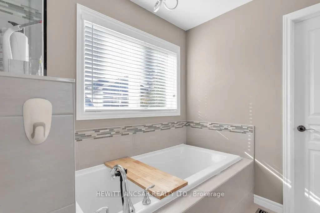 424 Alan Crescent