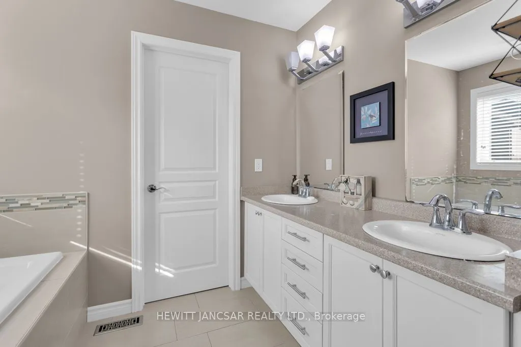 424 Alan Crescent