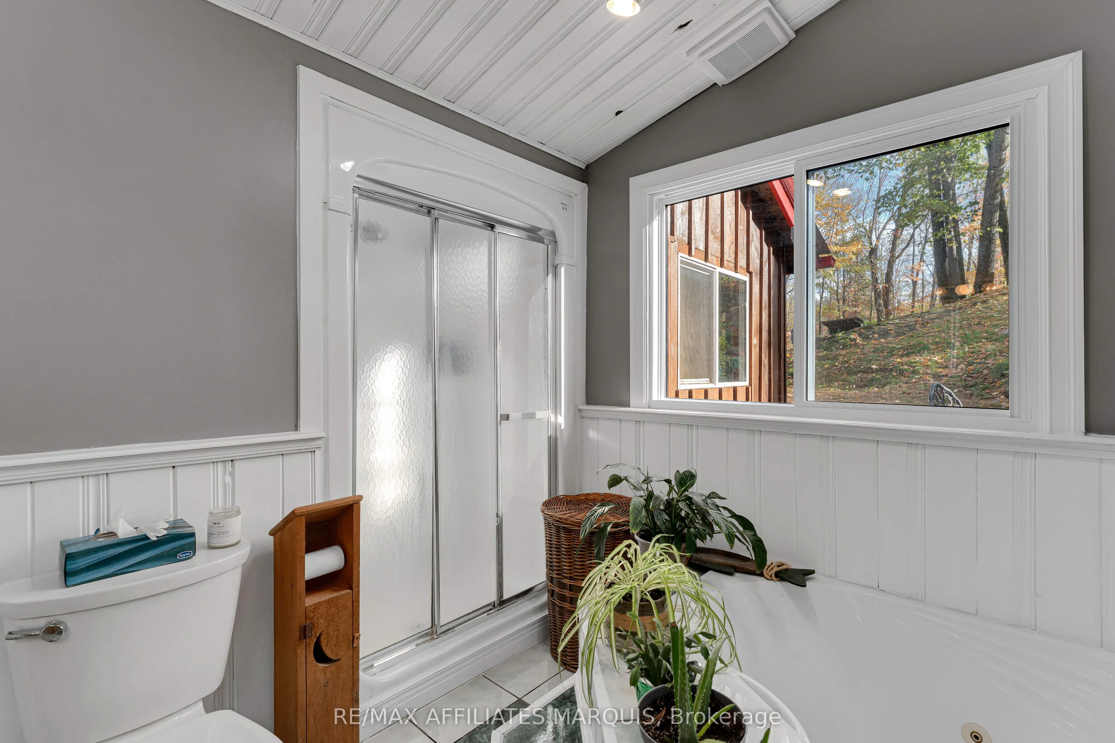 3257B Frontenac Road