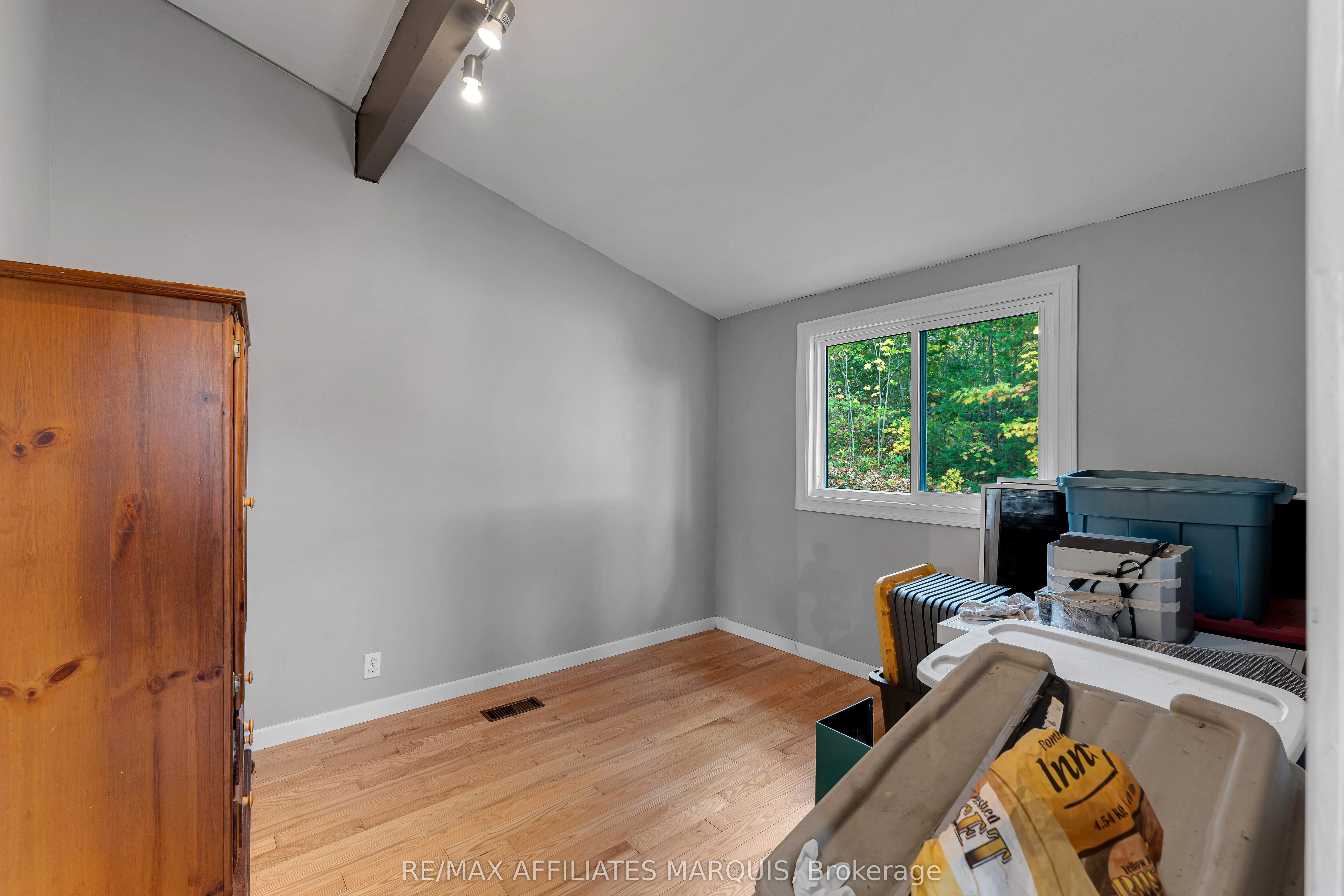 3257B Frontenac Road