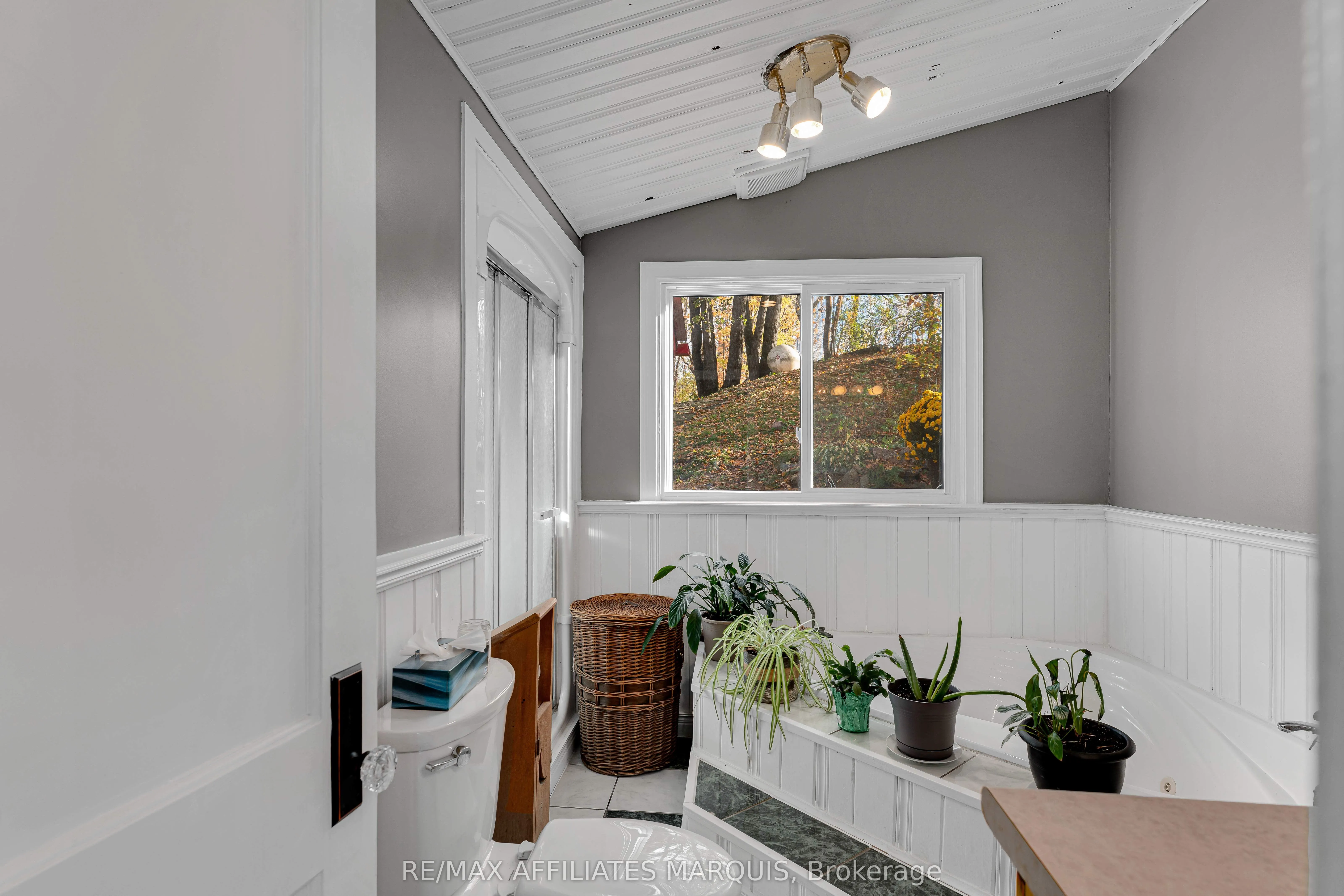 3257B Frontenac Road