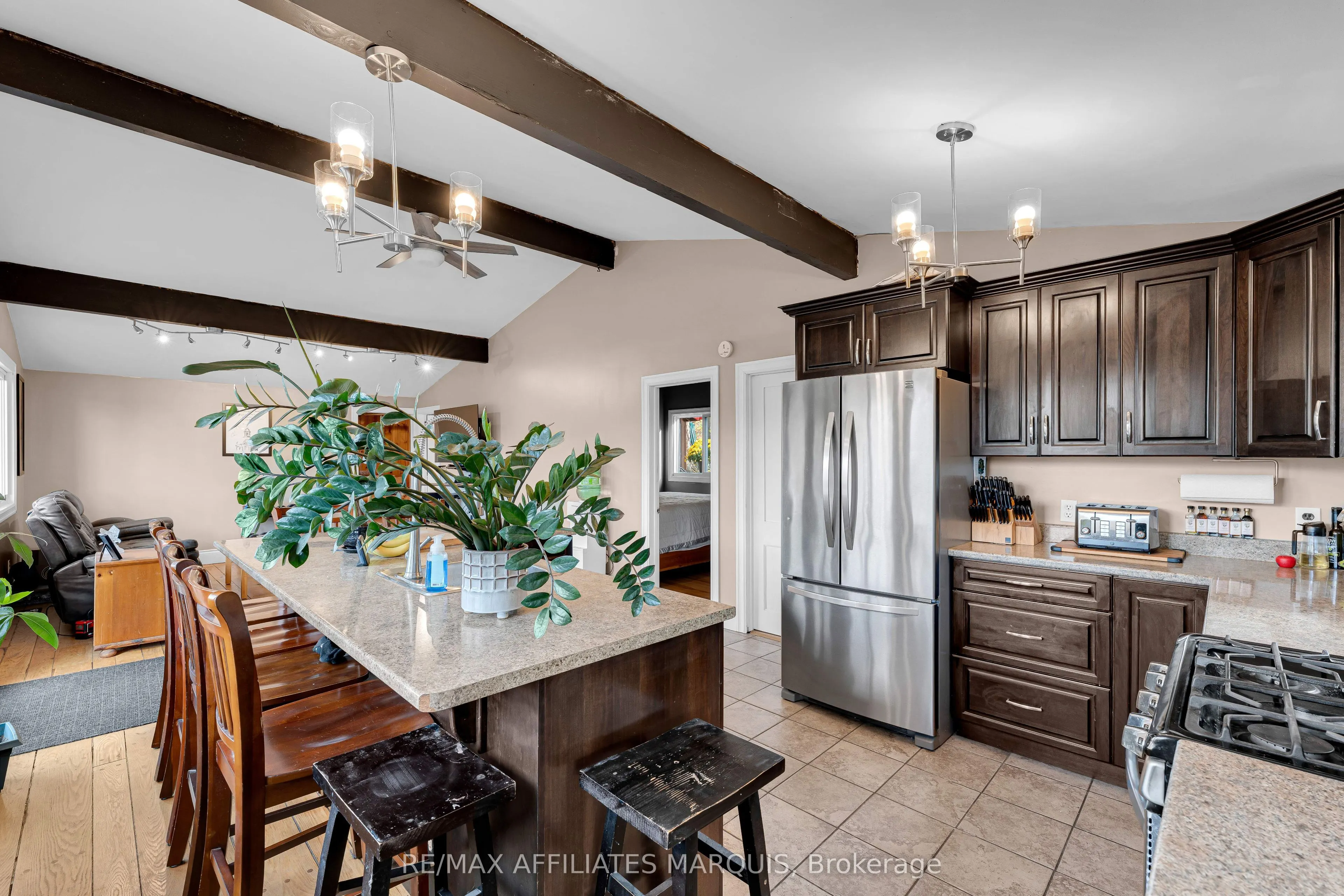 3257B Frontenac Road