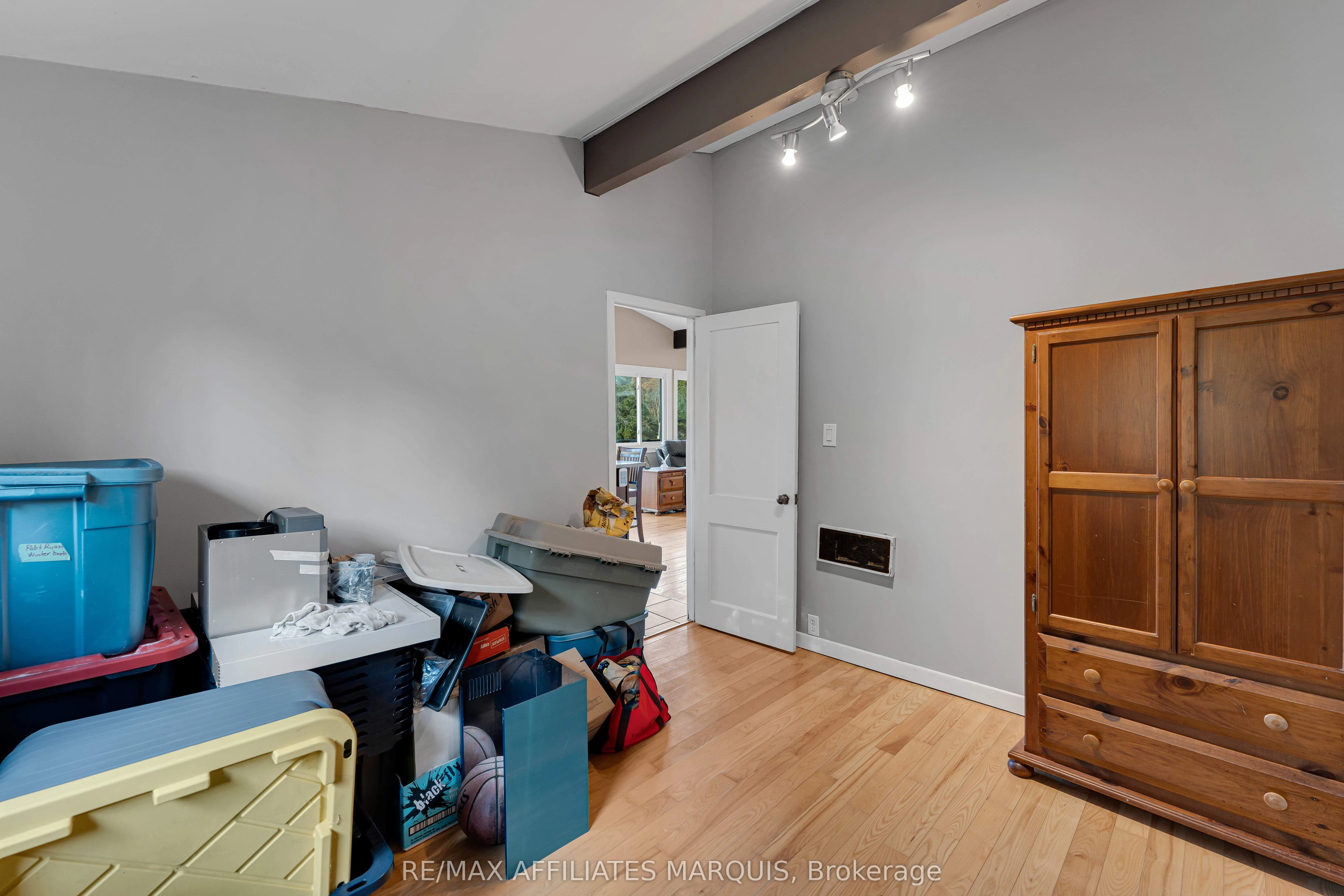 3257B Frontenac Road