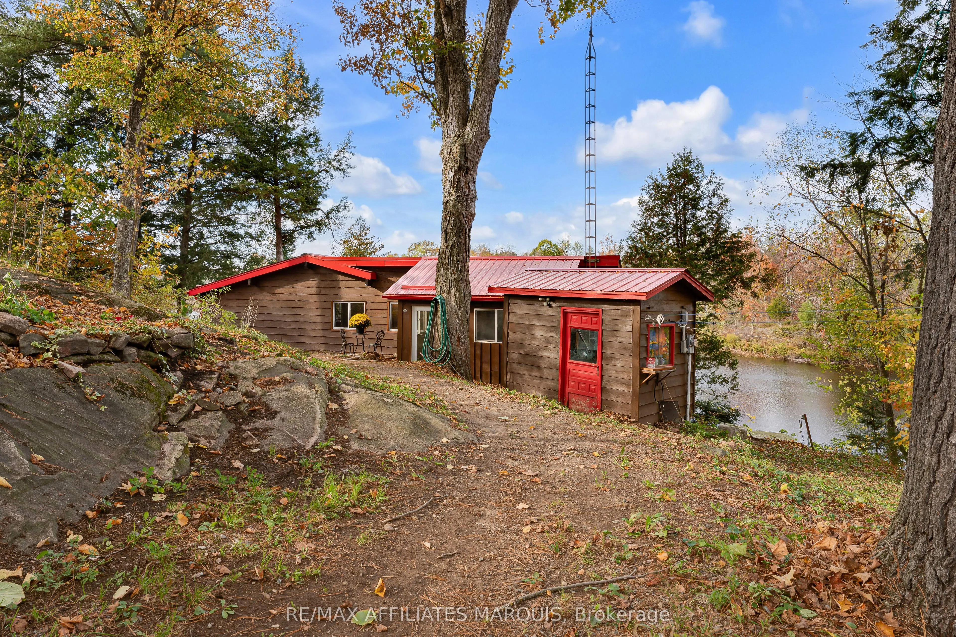 3257B Frontenac Road