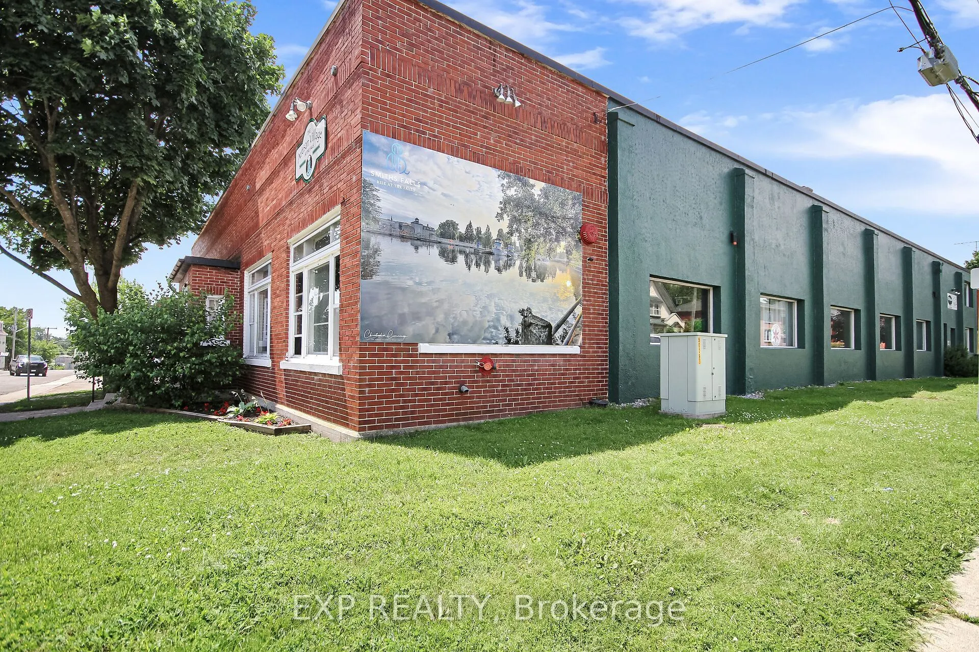 12 Maple Avenue
