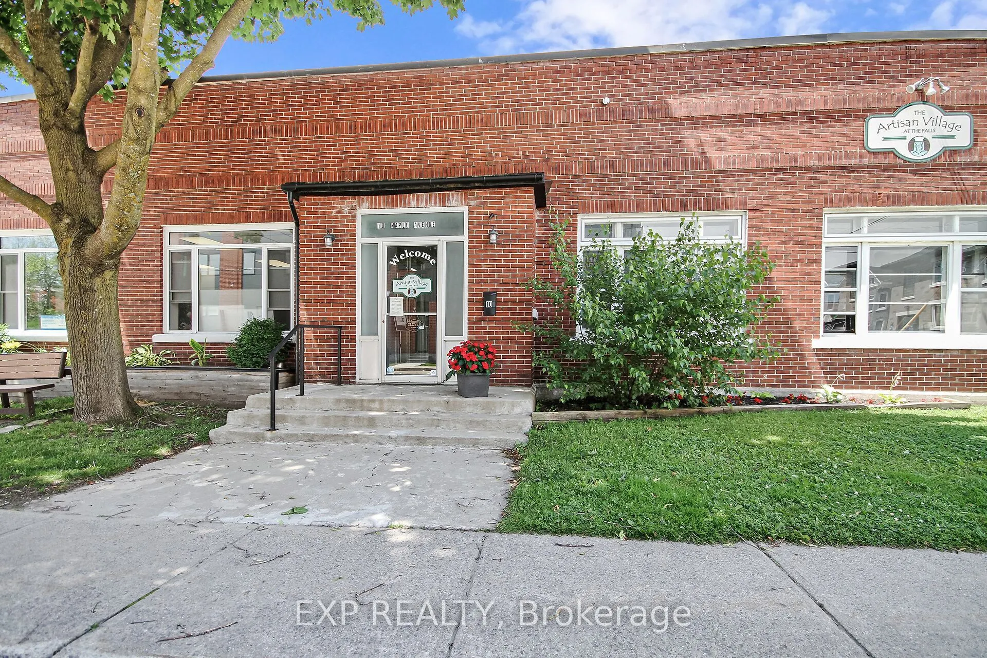 12 Maple Avenue