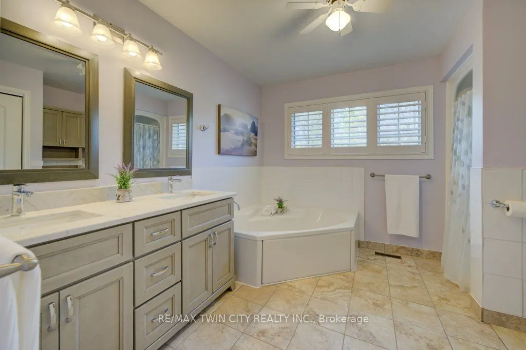128 Wesley Crescent