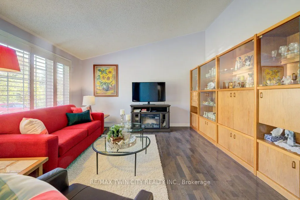 128 Wesley Crescent
