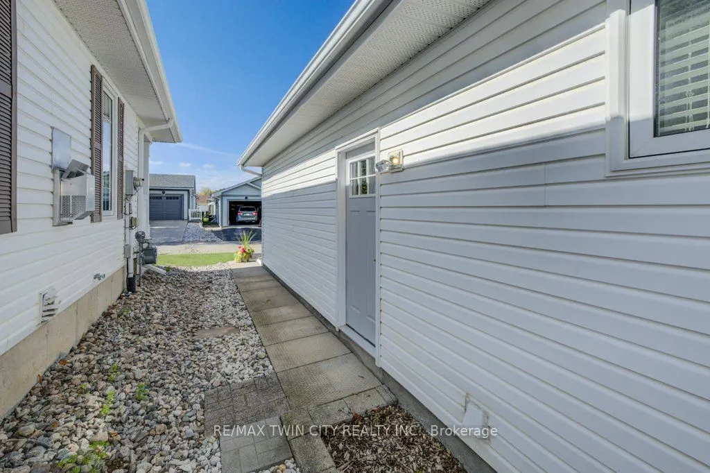 128 Wesley Crescent