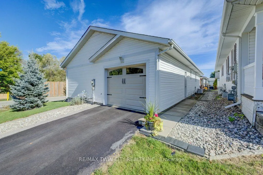128 Wesley Crescent