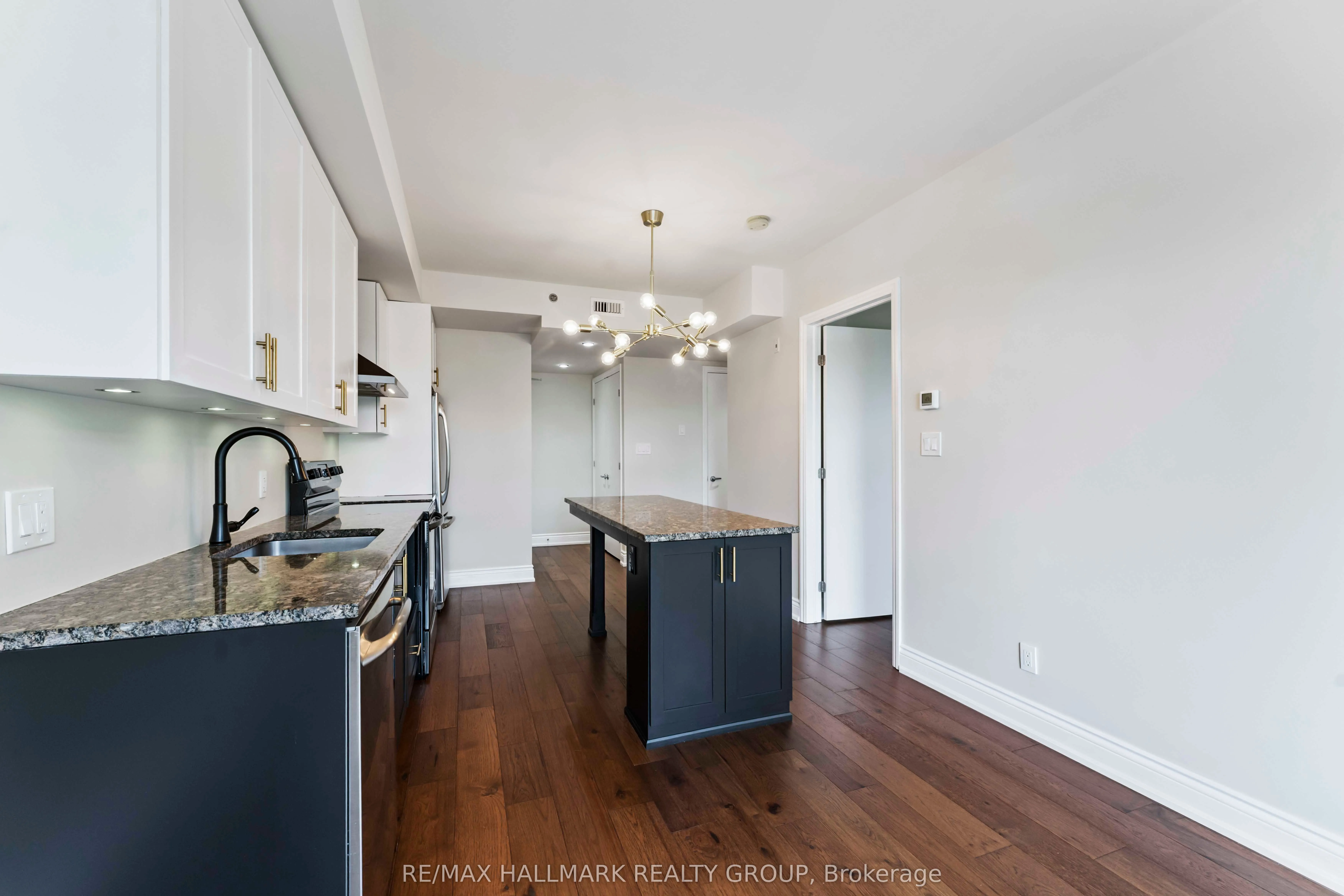 808 Bronson Avenue