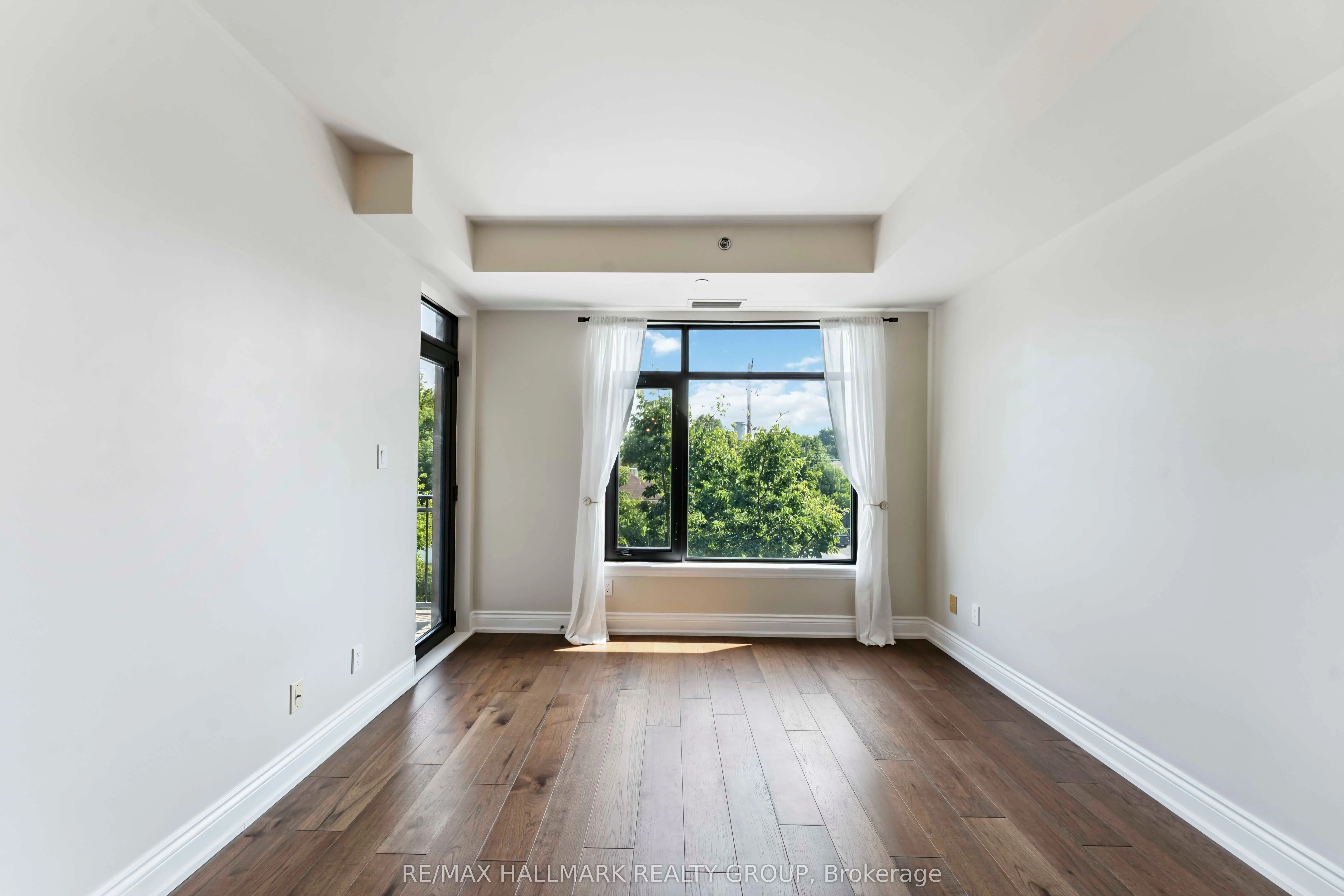 808 Bronson Avenue