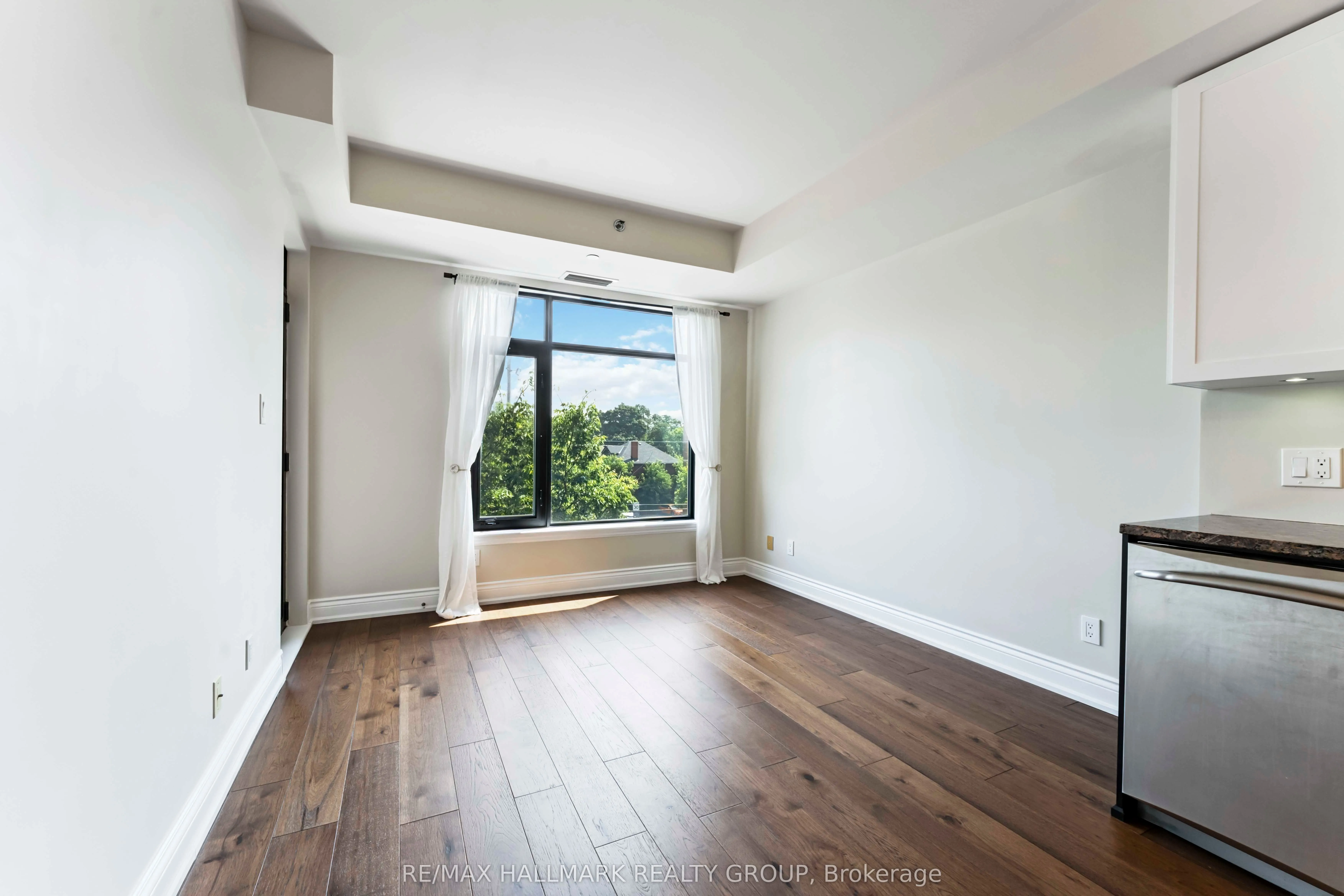808 Bronson Avenue