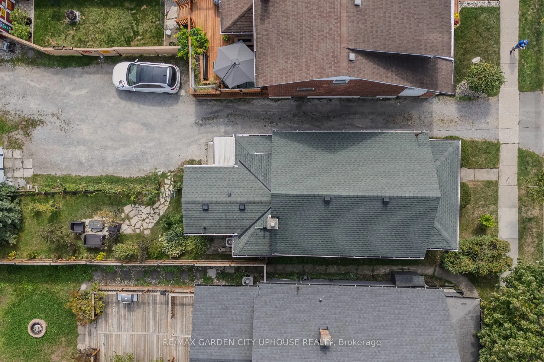 42 Grantham Avenue S