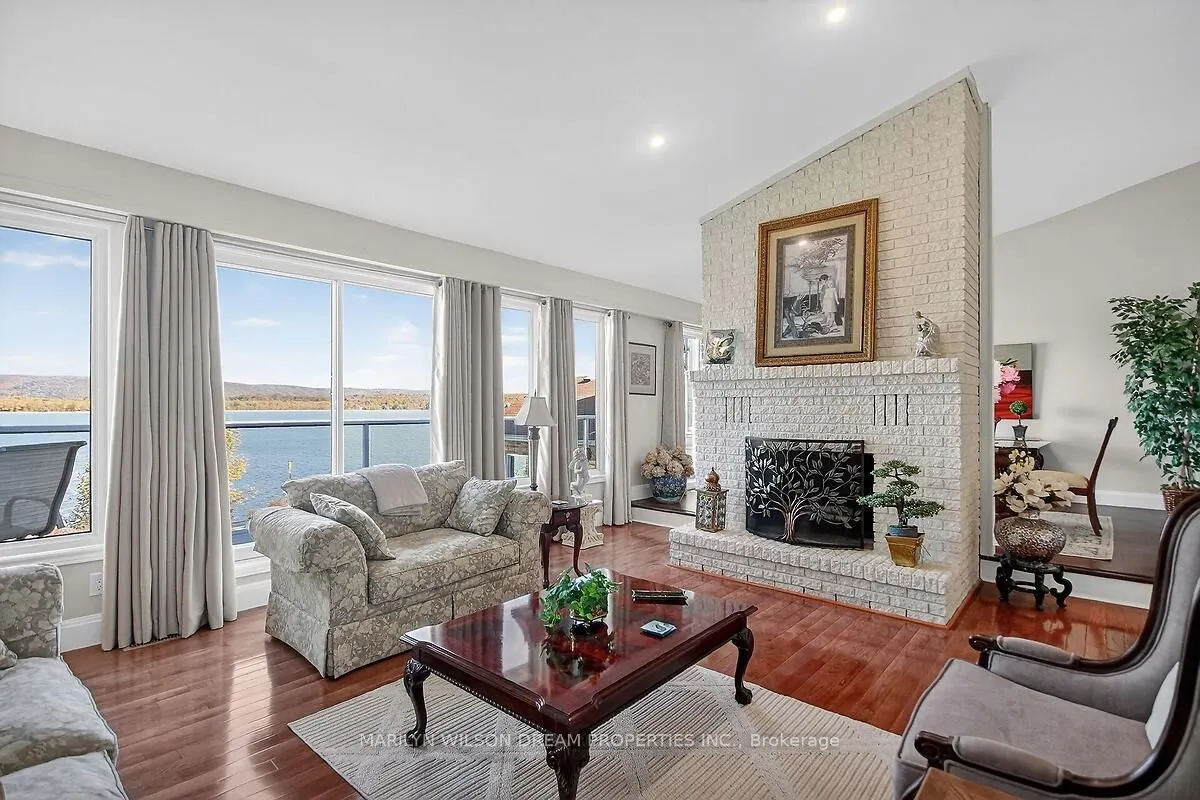 2998 Barlow Crescent