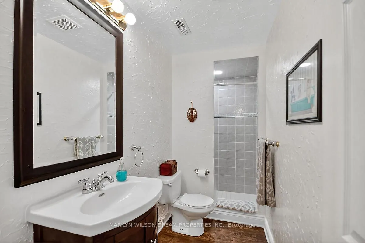2998 Barlow Crescent