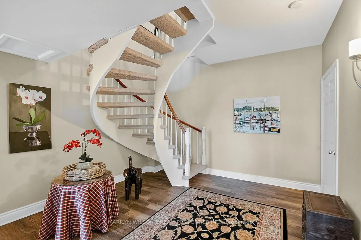 2998 Barlow Crescent