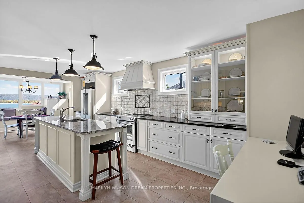 2998 Barlow Crescent