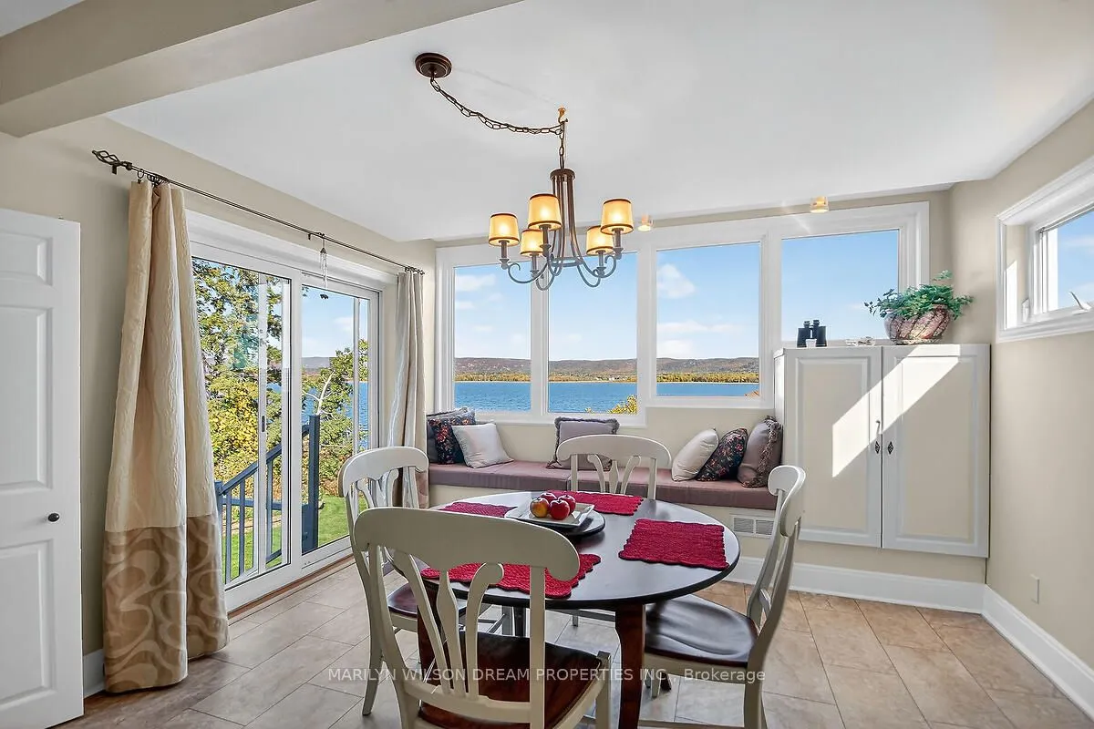 2998 Barlow Crescent