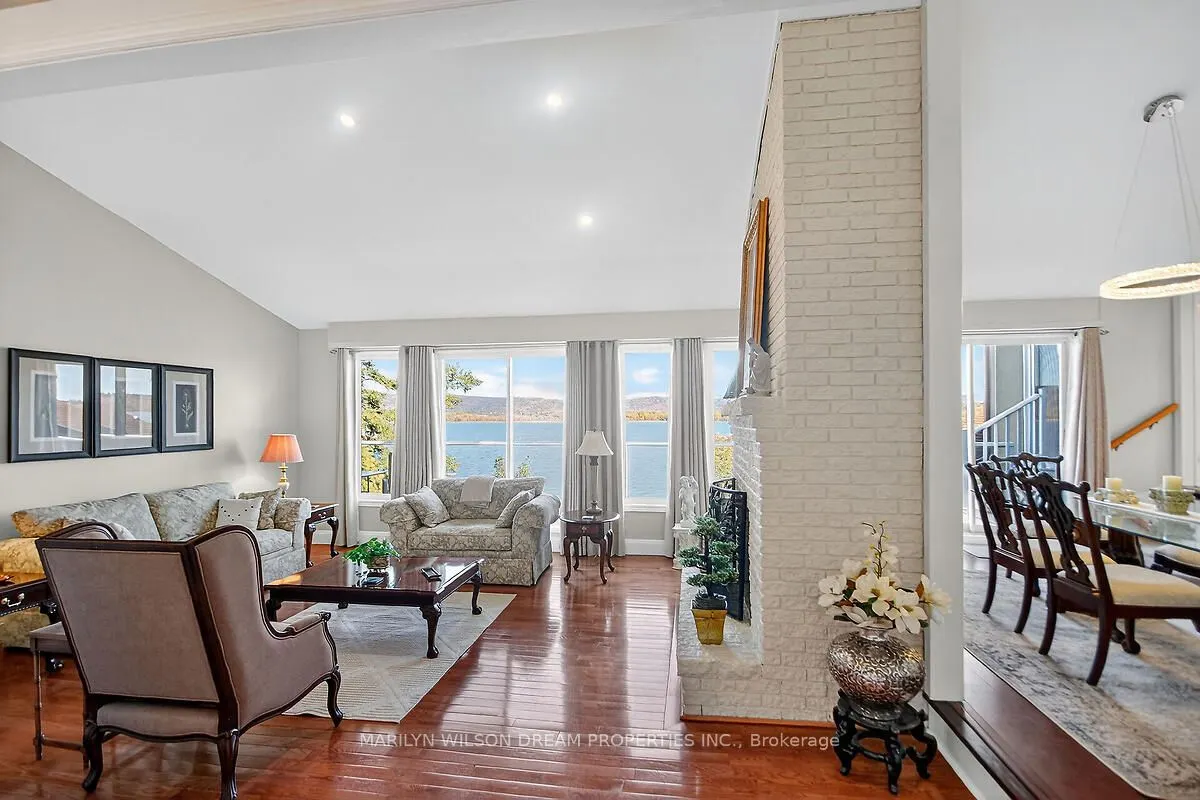 2998 Barlow Crescent