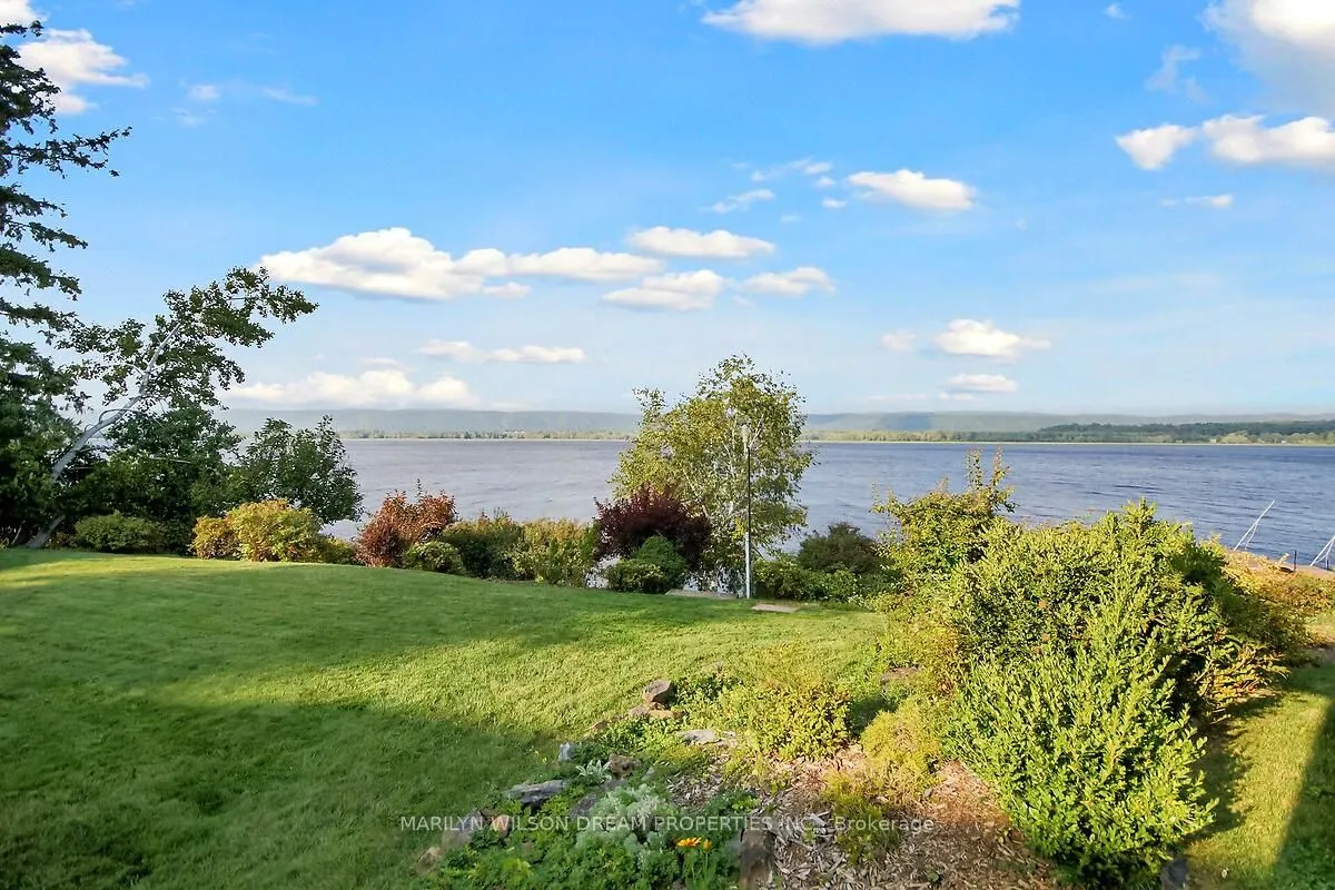 2998 Barlow Crescent