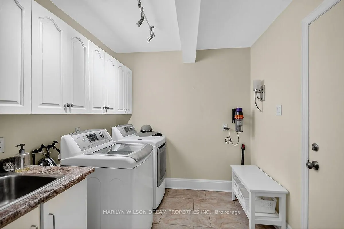2998 Barlow Crescent