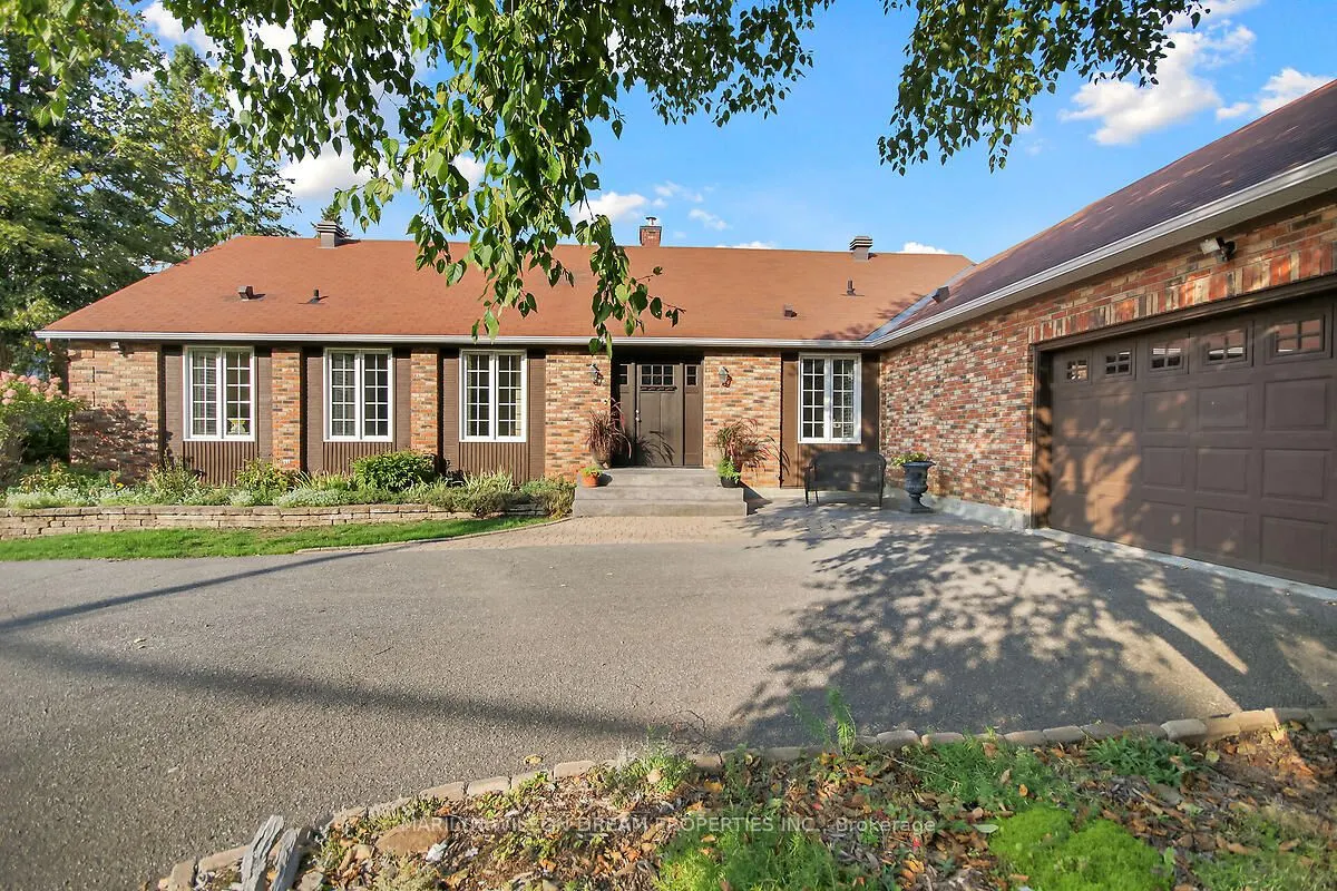 2998 Barlow Crescent