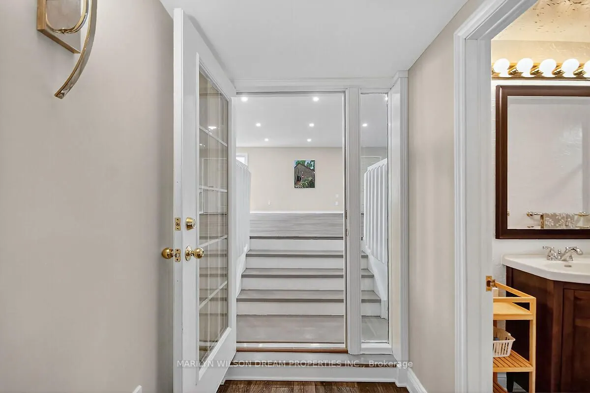 2998 Barlow Crescent