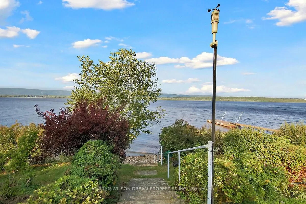 2998 Barlow Crescent