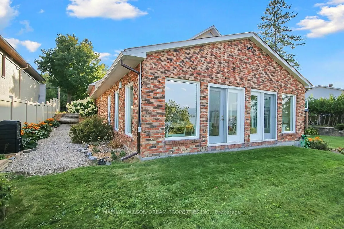2998 Barlow Crescent