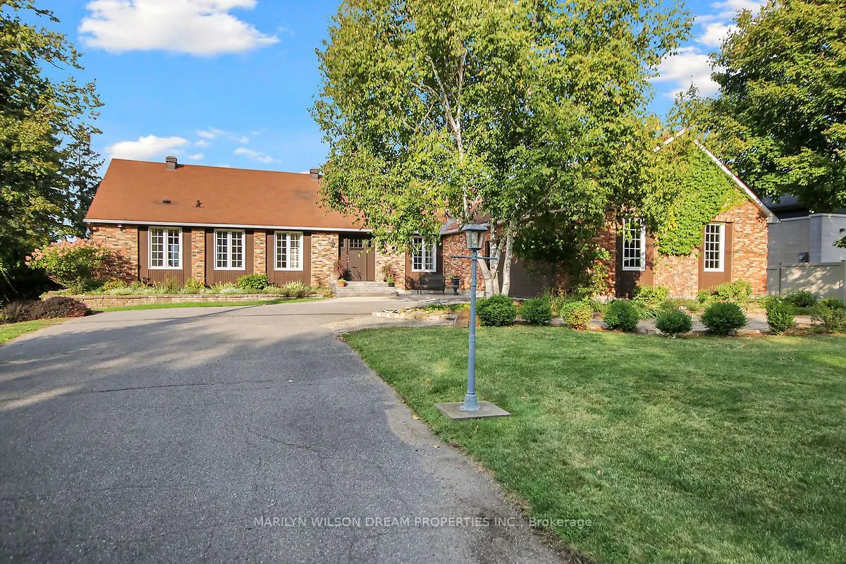 2998 Barlow Crescent