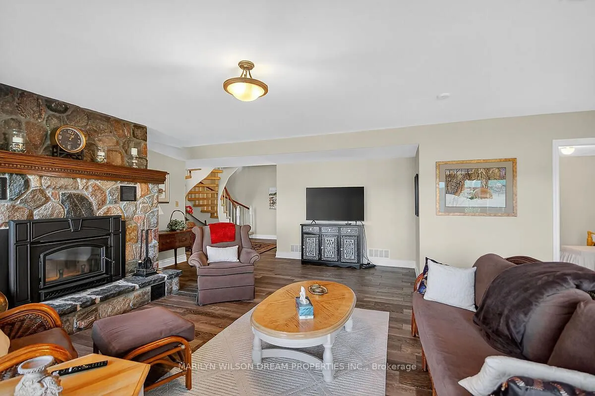 2998 Barlow Crescent
