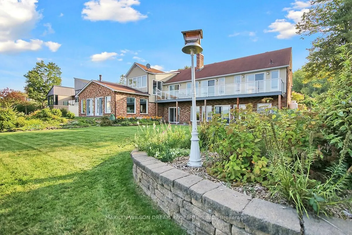 2998 Barlow Crescent
