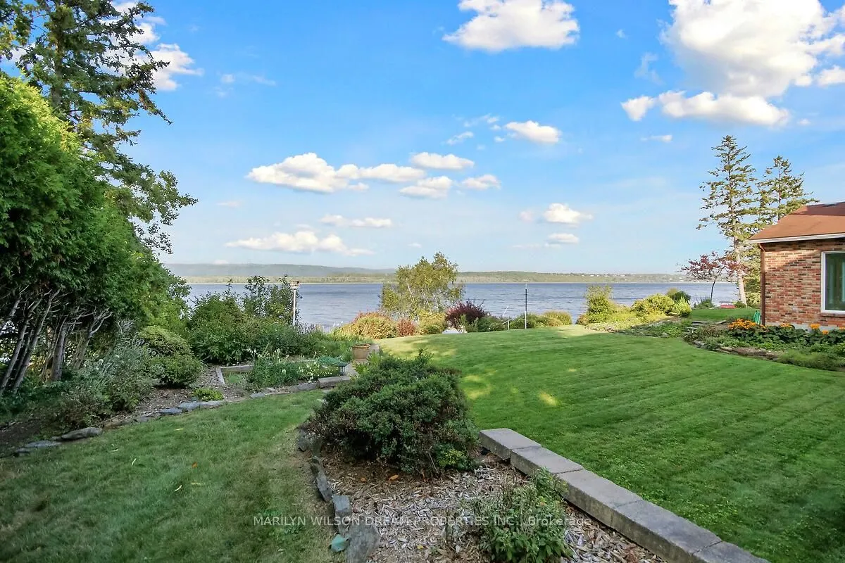 2998 Barlow Crescent