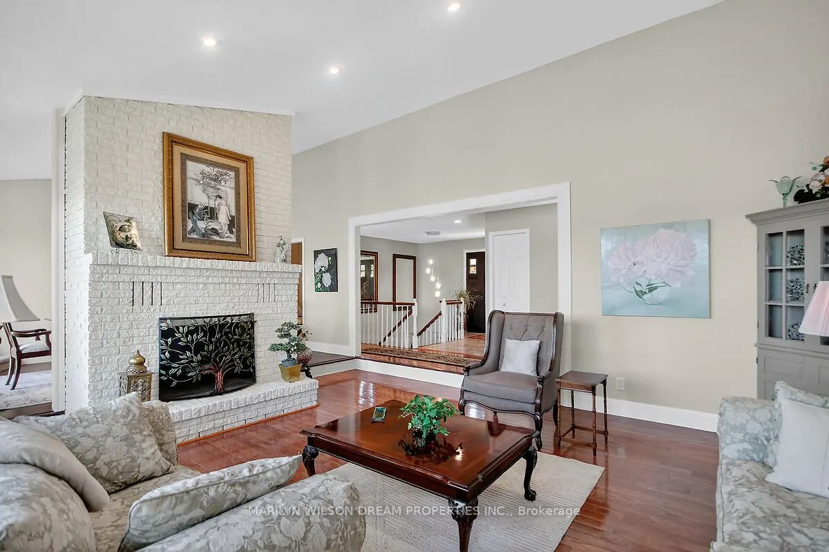 2998 Barlow Crescent