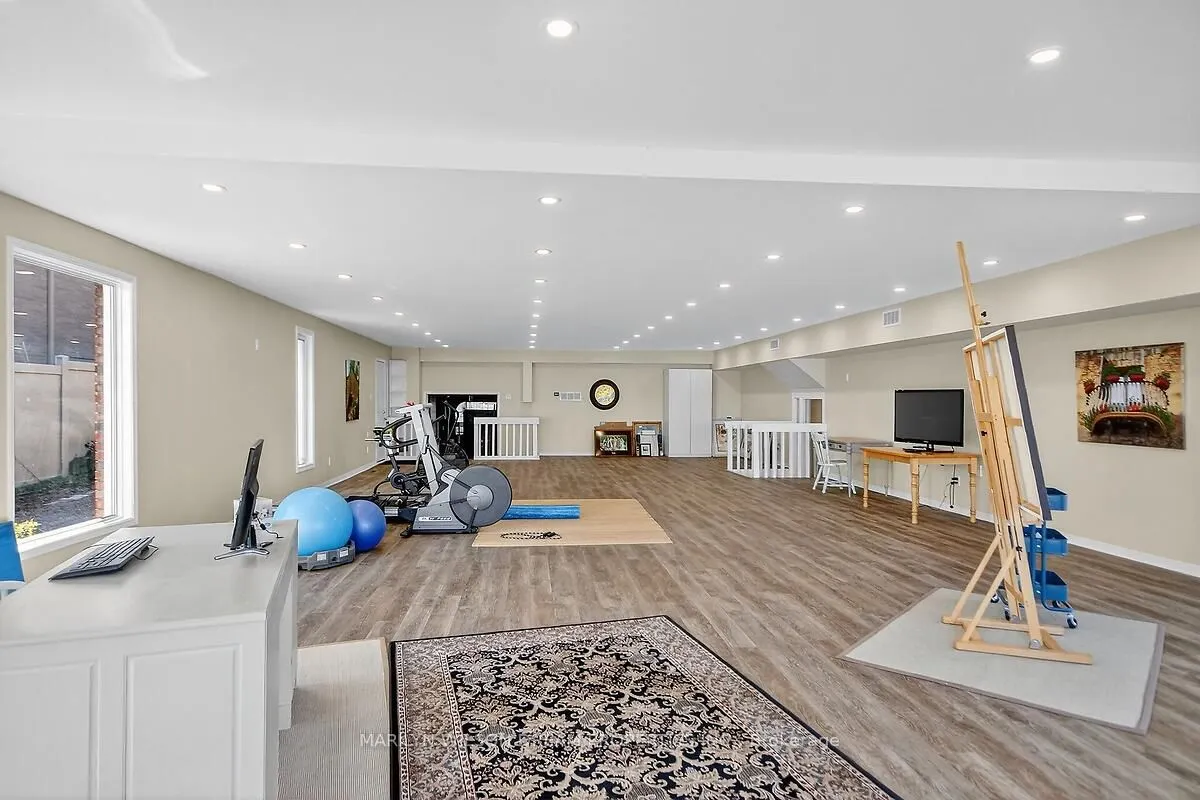2998 Barlow Crescent