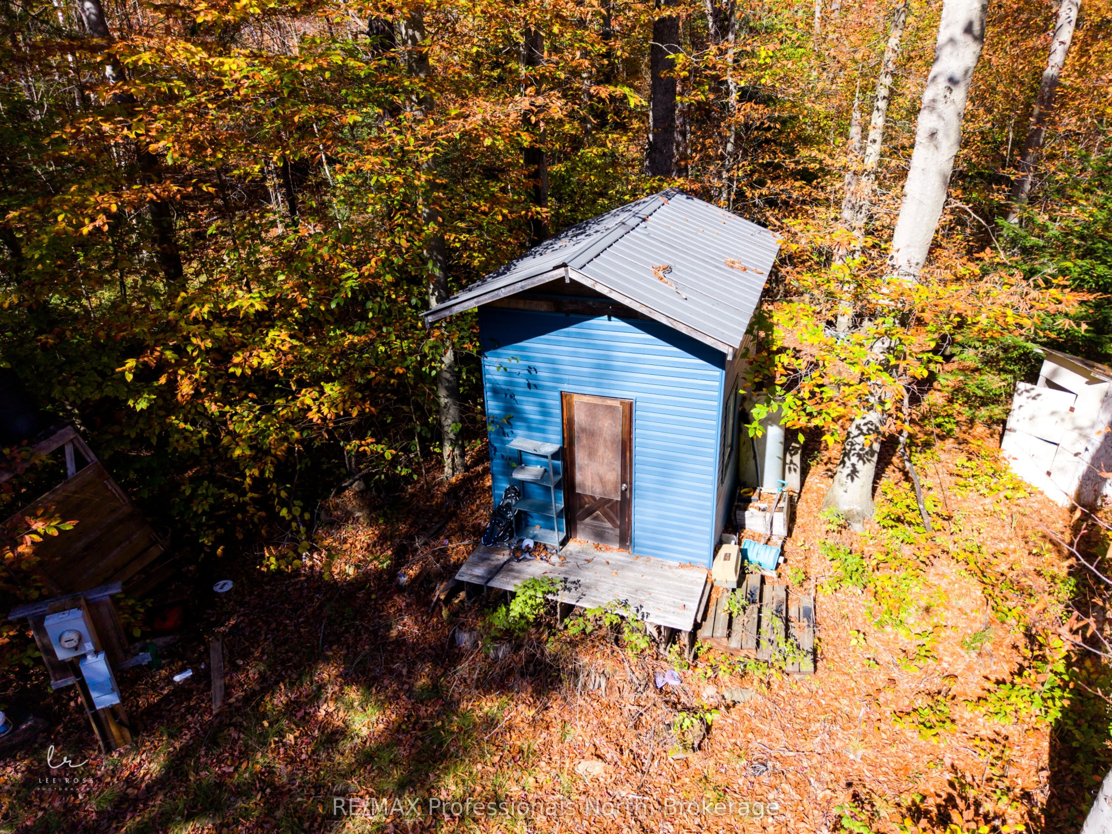 2594 Livingstone Lake Road