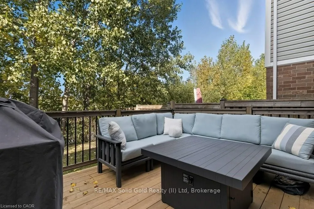 286 Apple Hill Crescent