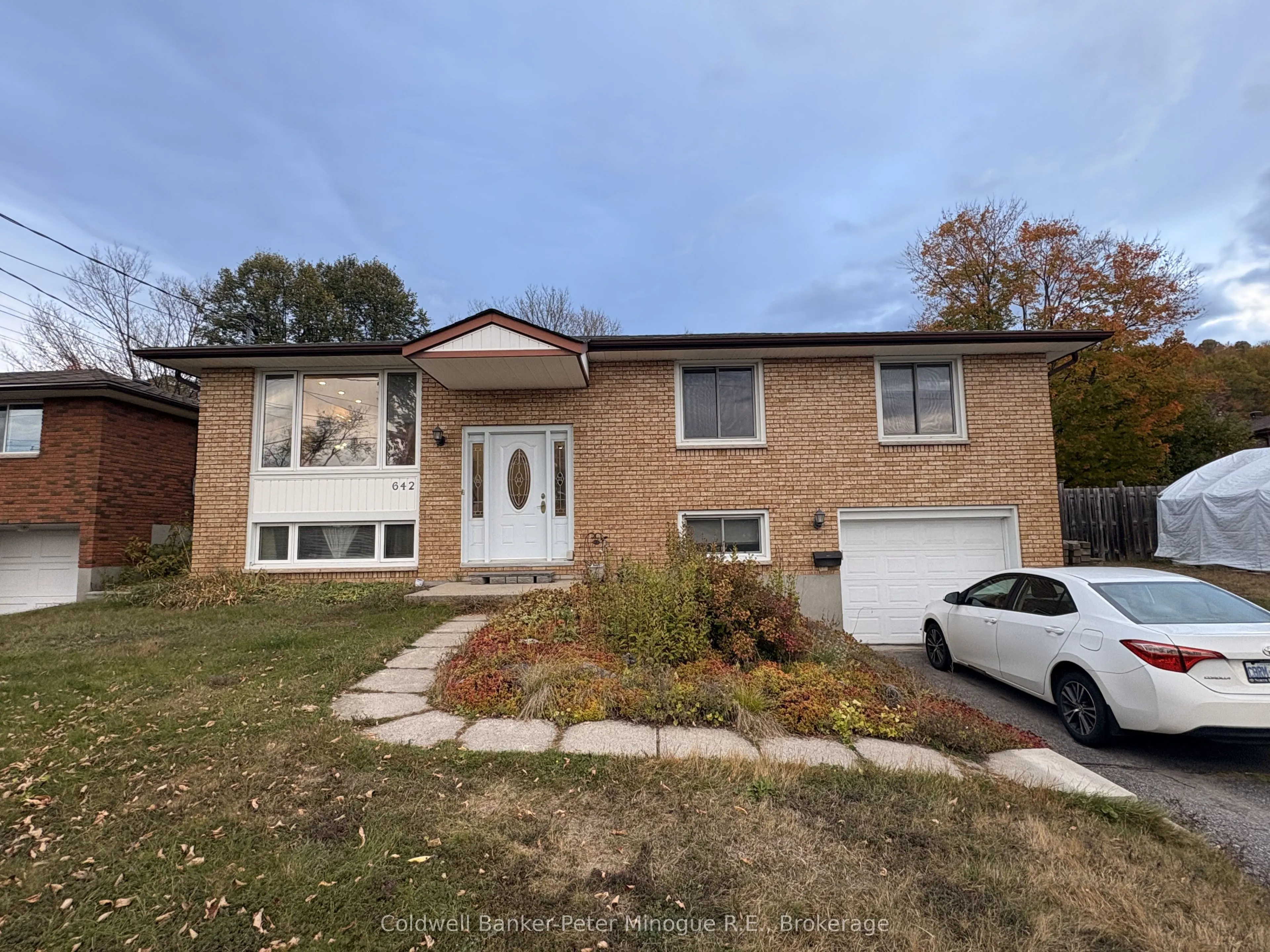 642 Ski Club Road E