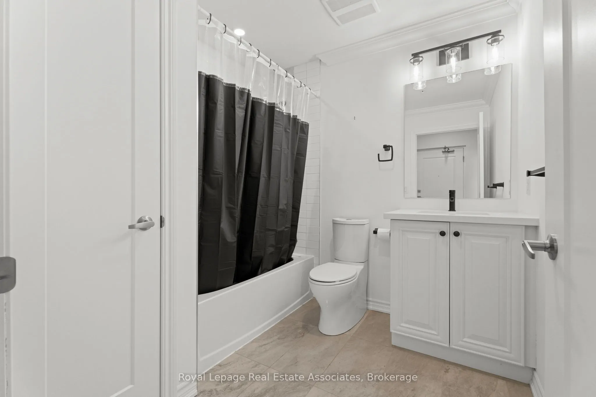 81 Robinson Street, #11