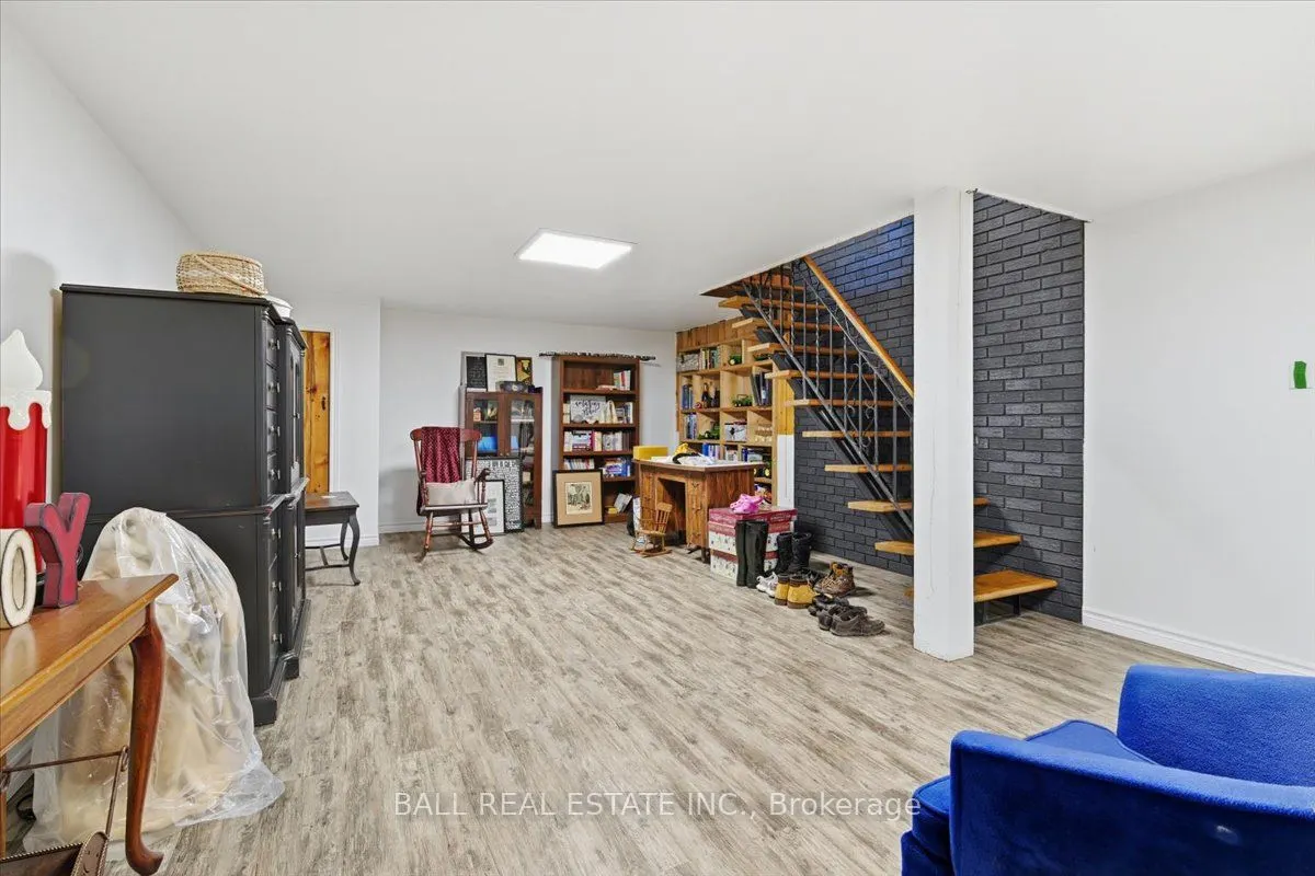 2046 Selwyn Road