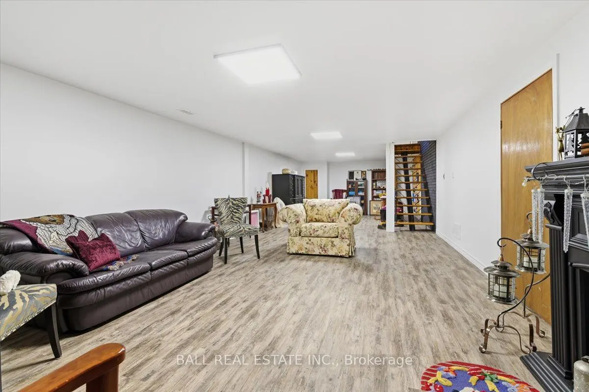 2046 Selwyn Road