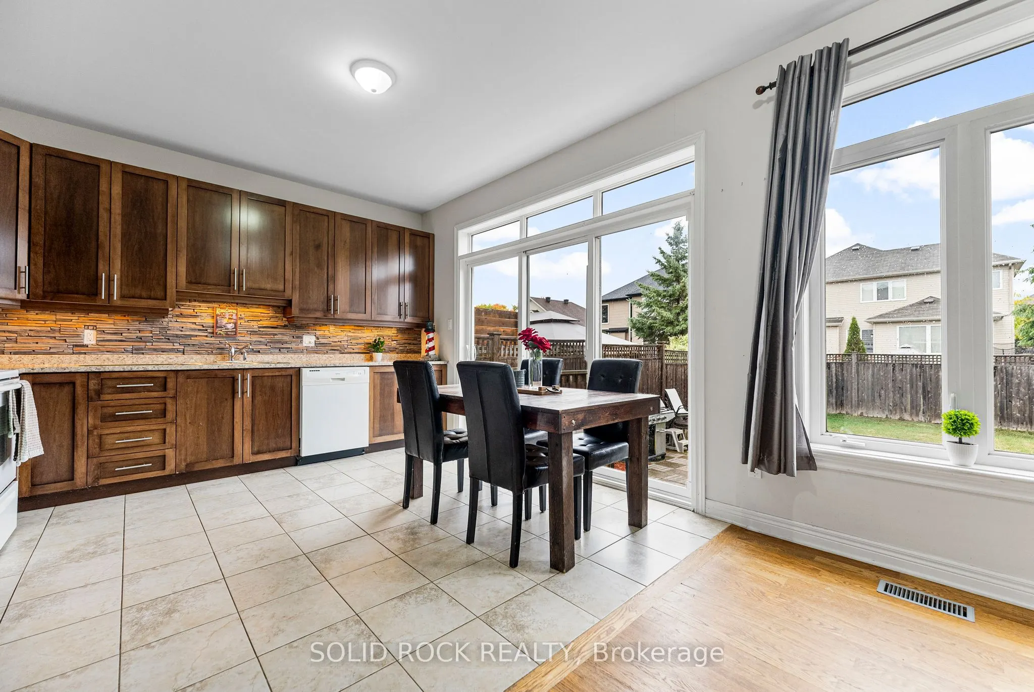 53 WILLOWSHORE Way